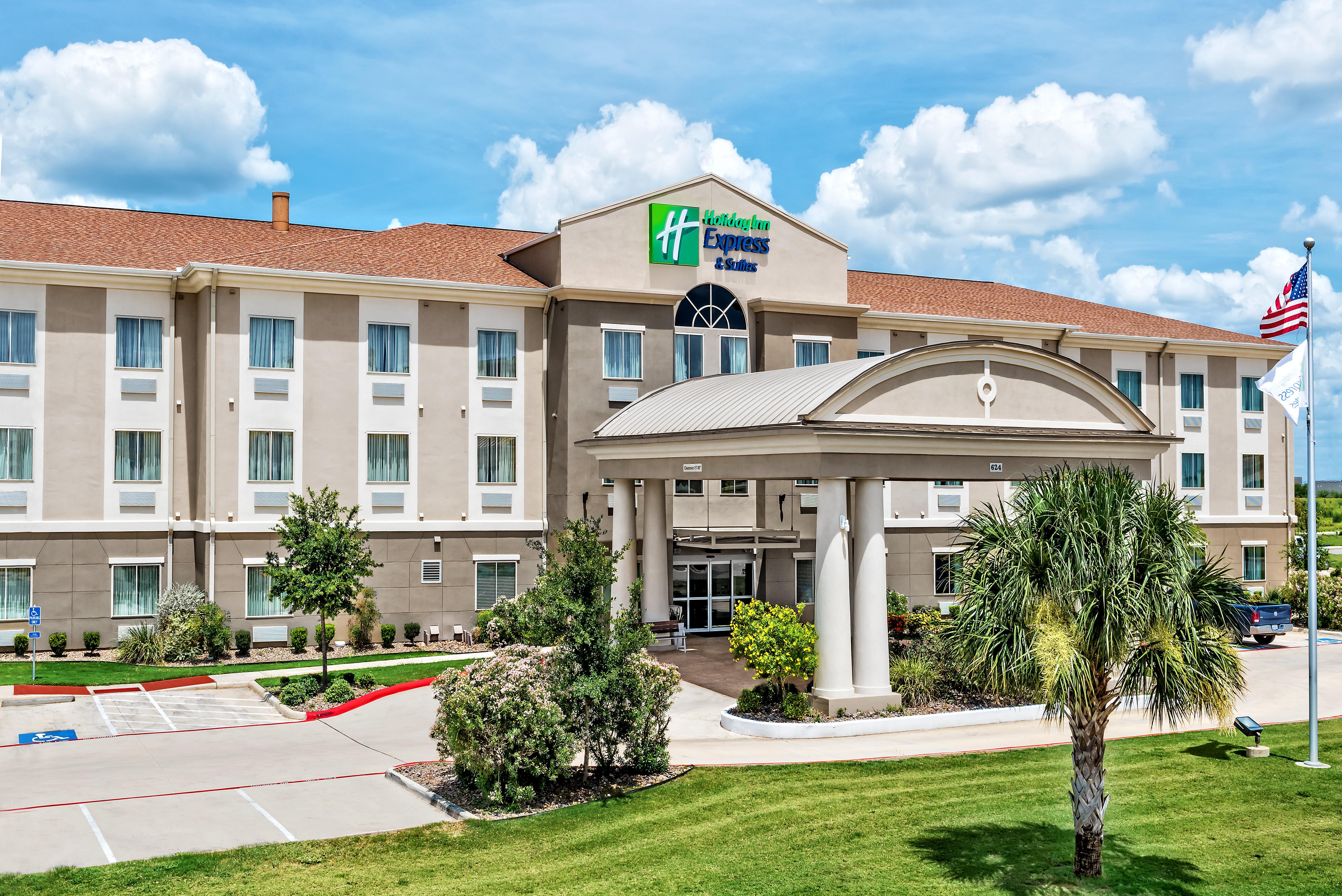 Holiday Inn Express & Suites Cotulla, An Ihg Hotel Exterior photo